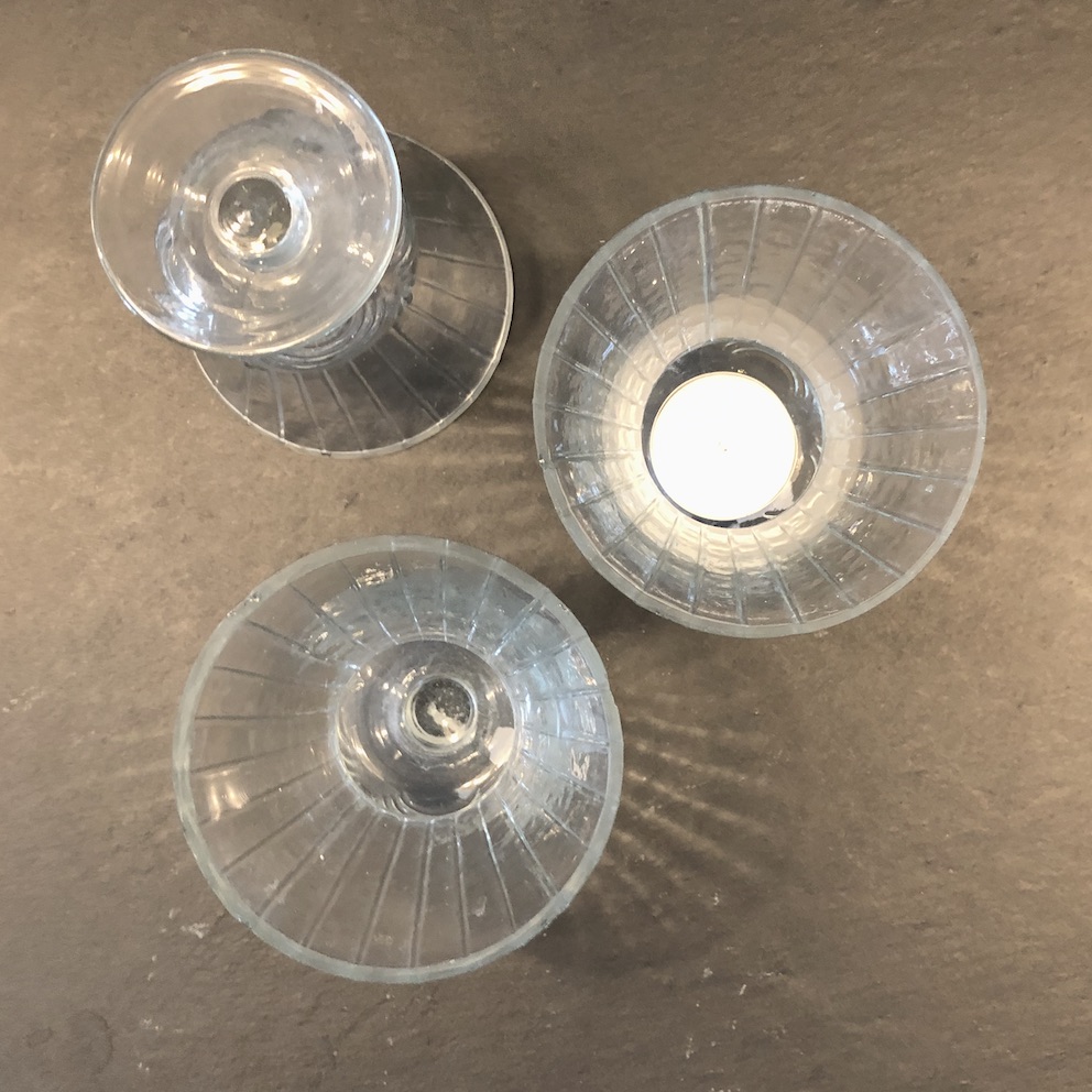 Ljushållare i glas på fot, för värmeljus H:11cm - 2