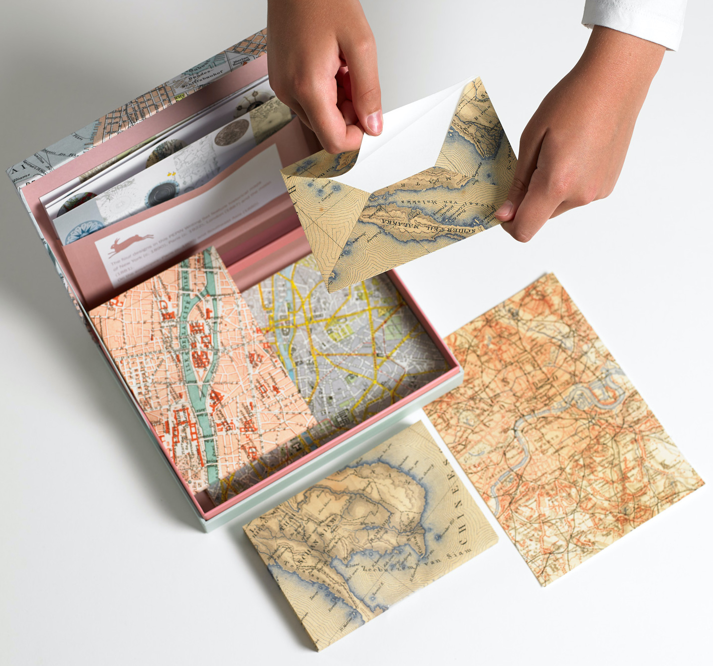 Skrivset med 40 brevpapper & kuvert i fin ask – MAPS / Historiska kartor - 3