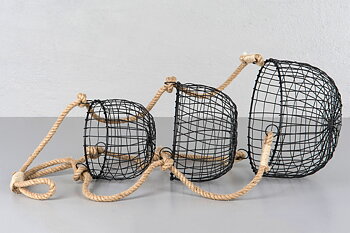 Tre hängande korgar i svart metall Ø26x126cm