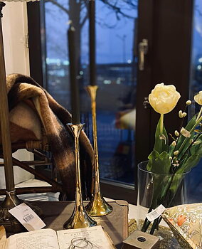 Ljusstake GOLD TRUMPET i ren mässing Liten h:30cm
