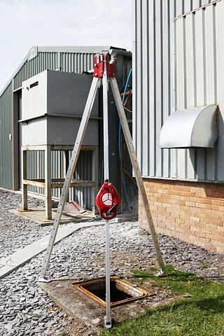 Tripod with rescueblock and winch 20m