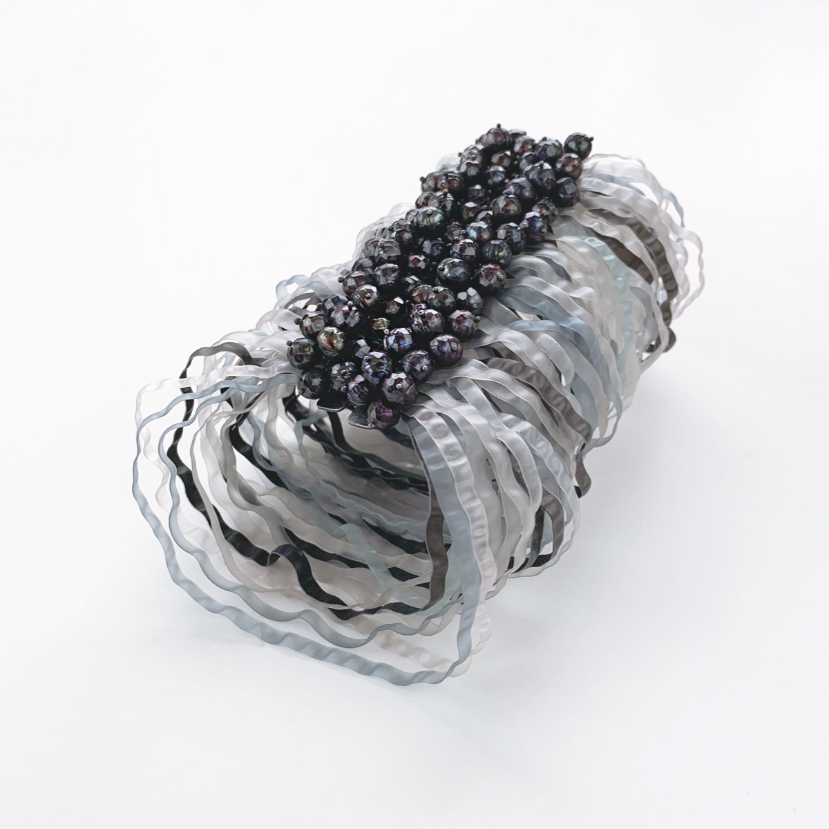 Armschmuck mit facettierten Perlen