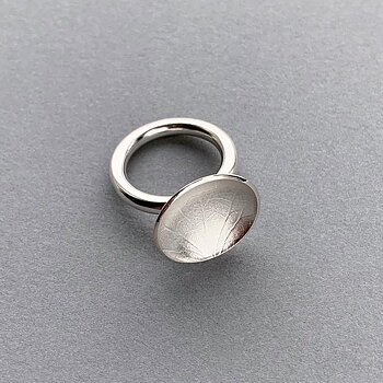 Ring  geprägtes Blatt