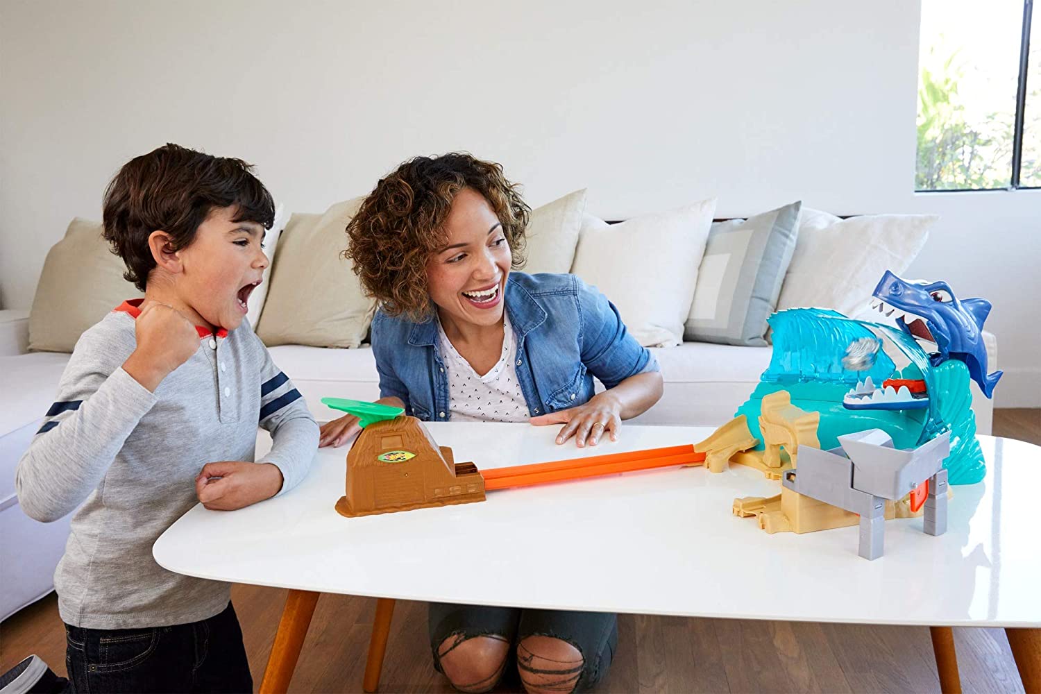  Hot Wheels Shark Beach Battle Play Set - 4