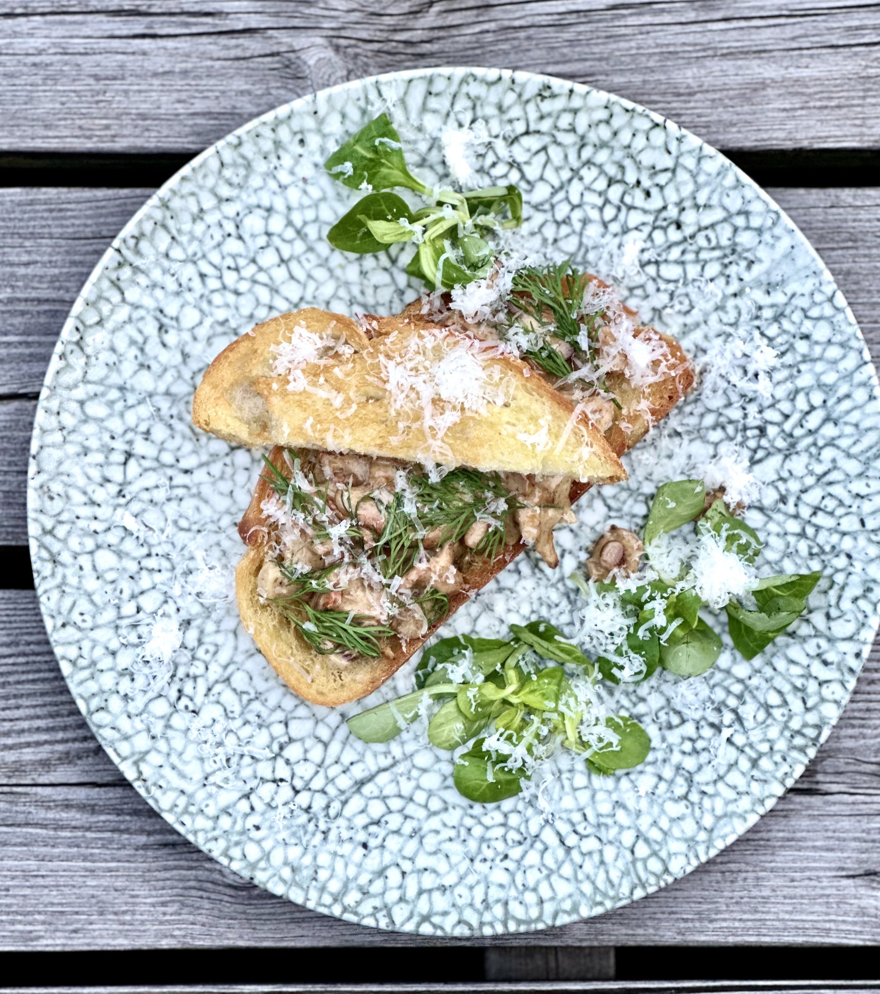 Kantarellmacka med bränd grädde