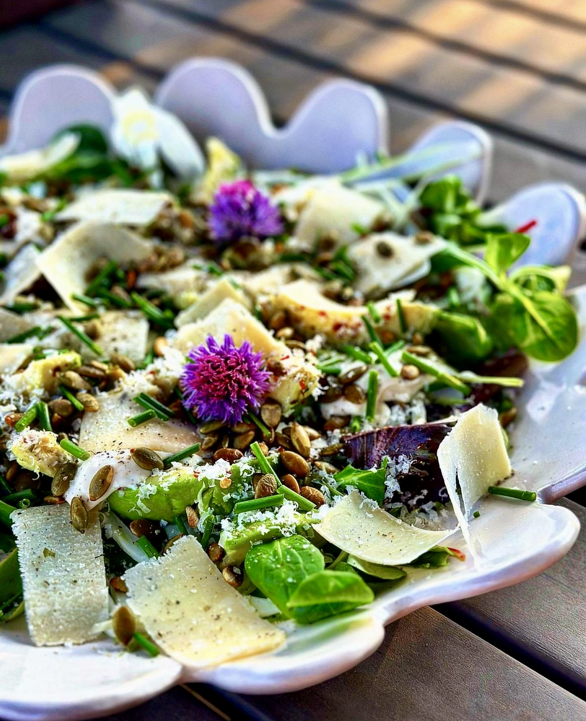 Sommarsallad med citrondressad fänkål & avocado
