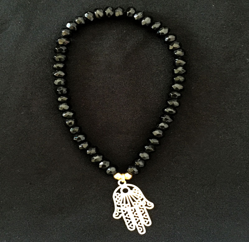 Armbandet till förmån för nomadbarn.