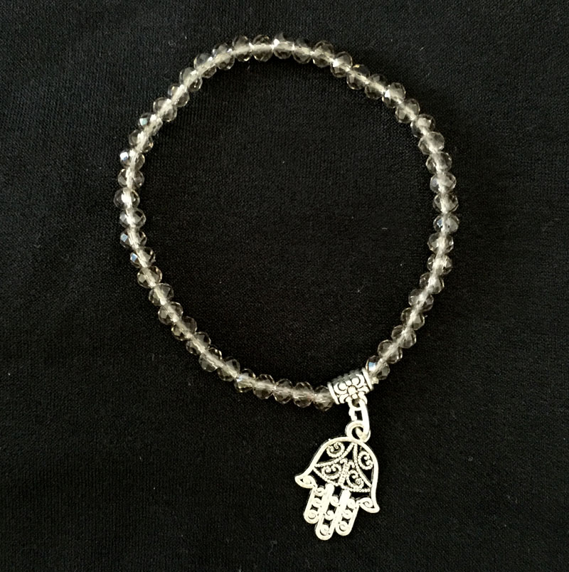 Armbandet till förmån för nomadbarn.