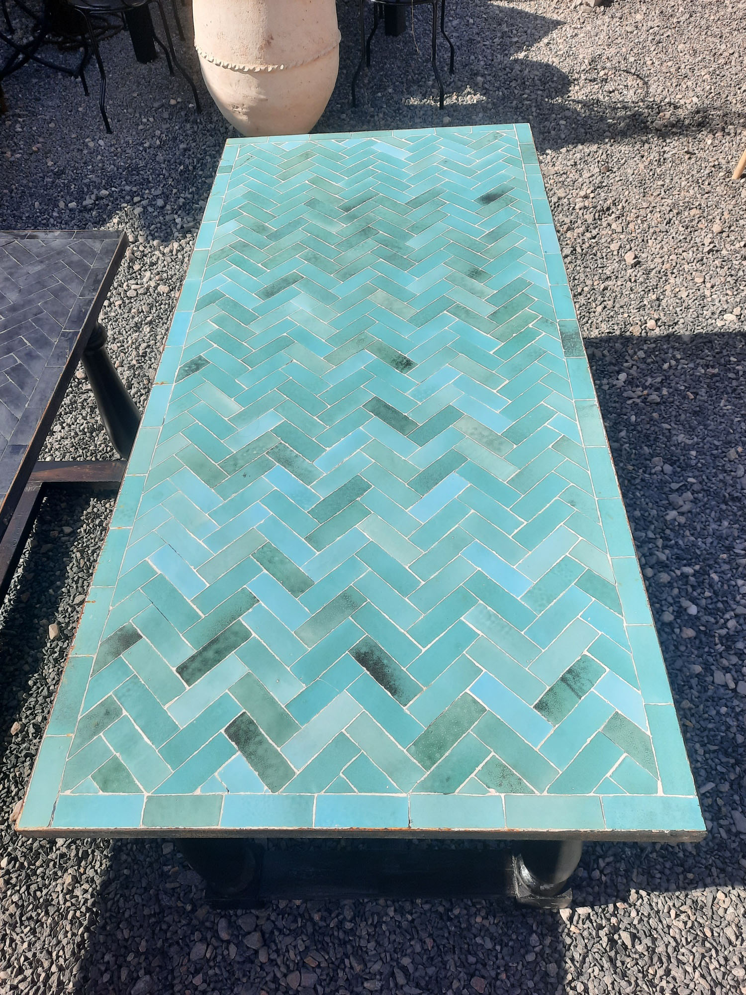 Mosaik-Tisch mit Holzständer. - 2