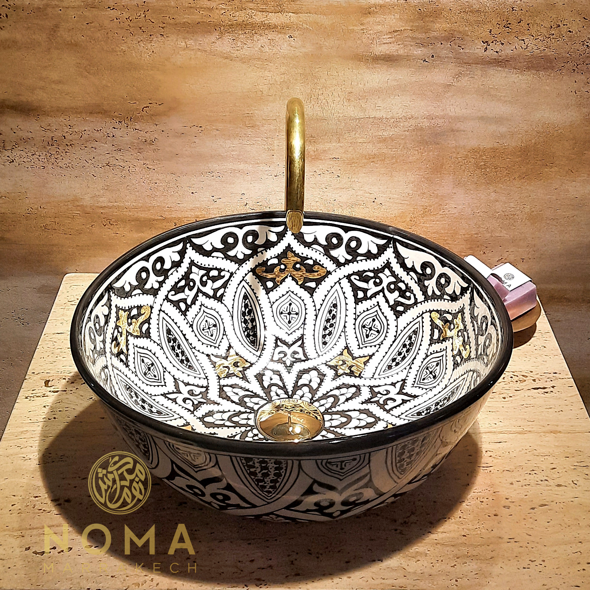 Fregadero de cerámica de lujo con oro de 12 quilates en diseño negro