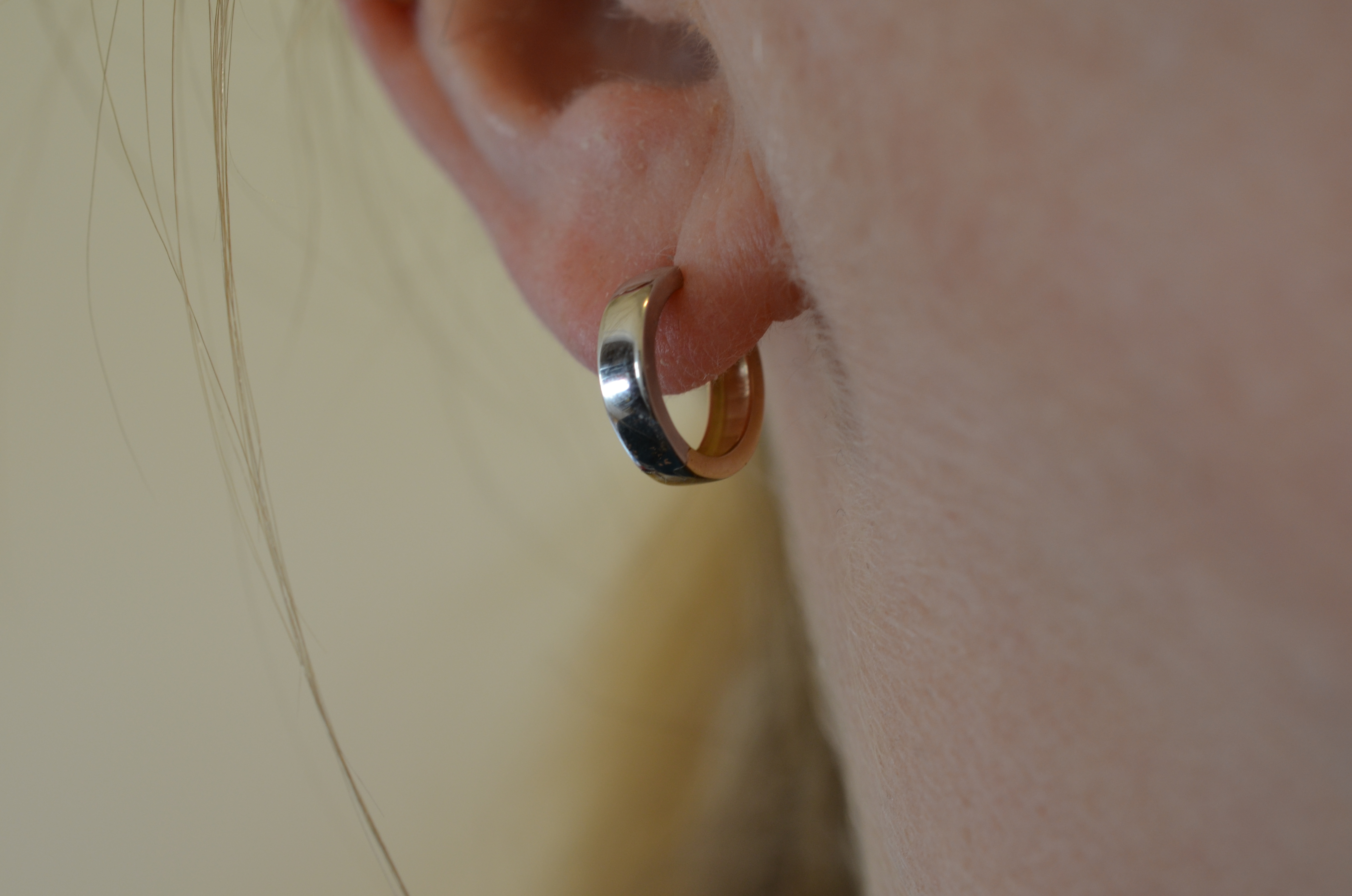 18k two colour earrings - 4