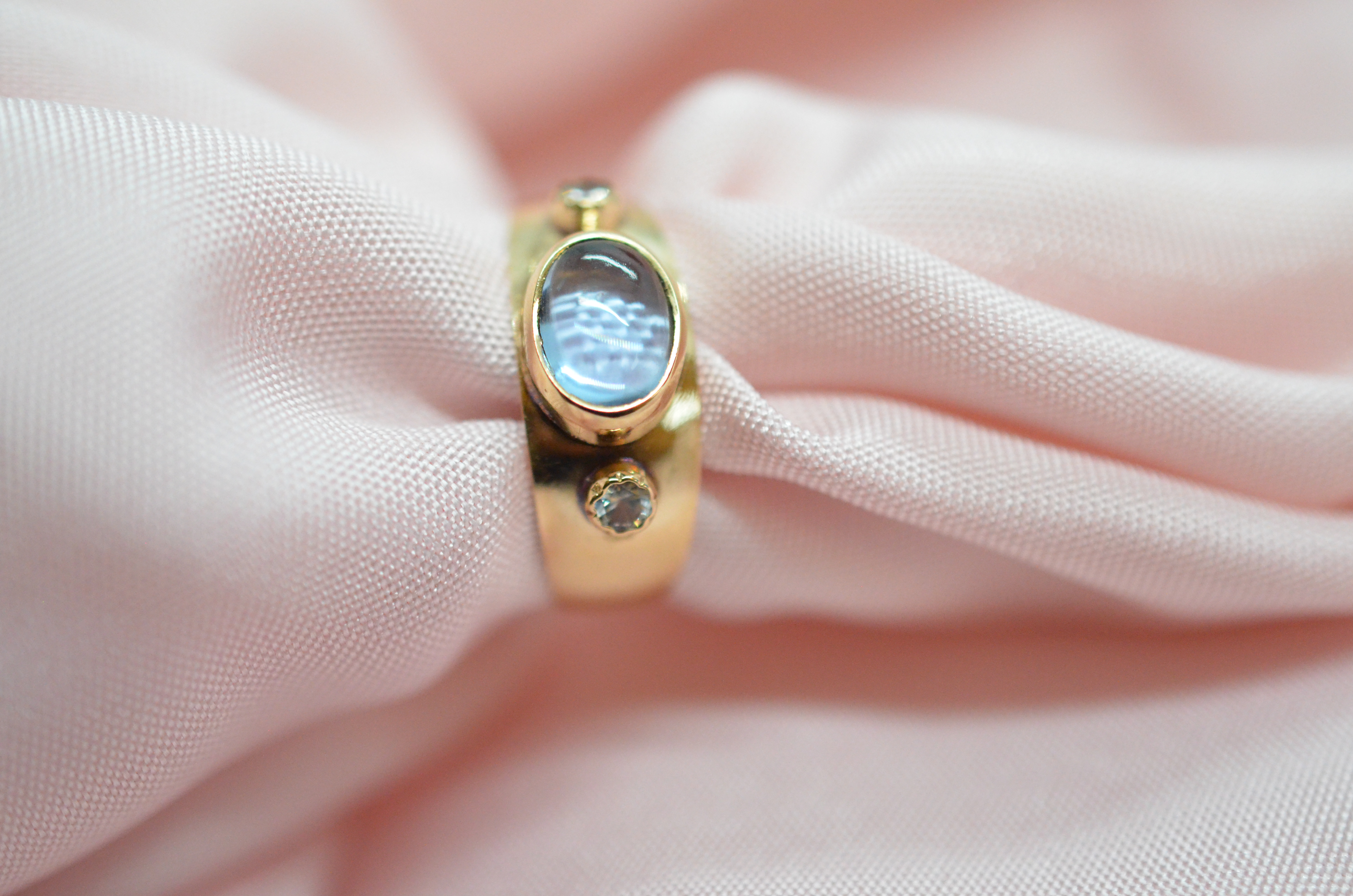 Vintage 18k ring med ljusblå sten, 1961
