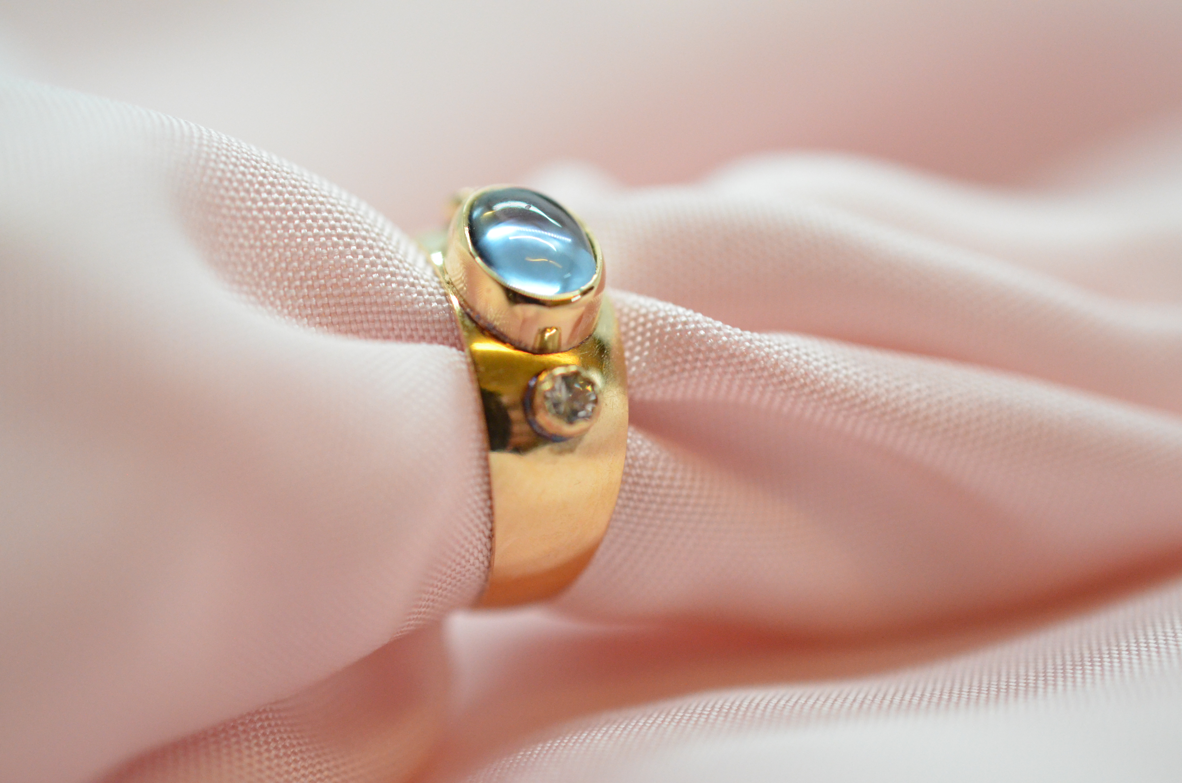 Vintage 18k ring med ljusblå sten, 1961 - 2