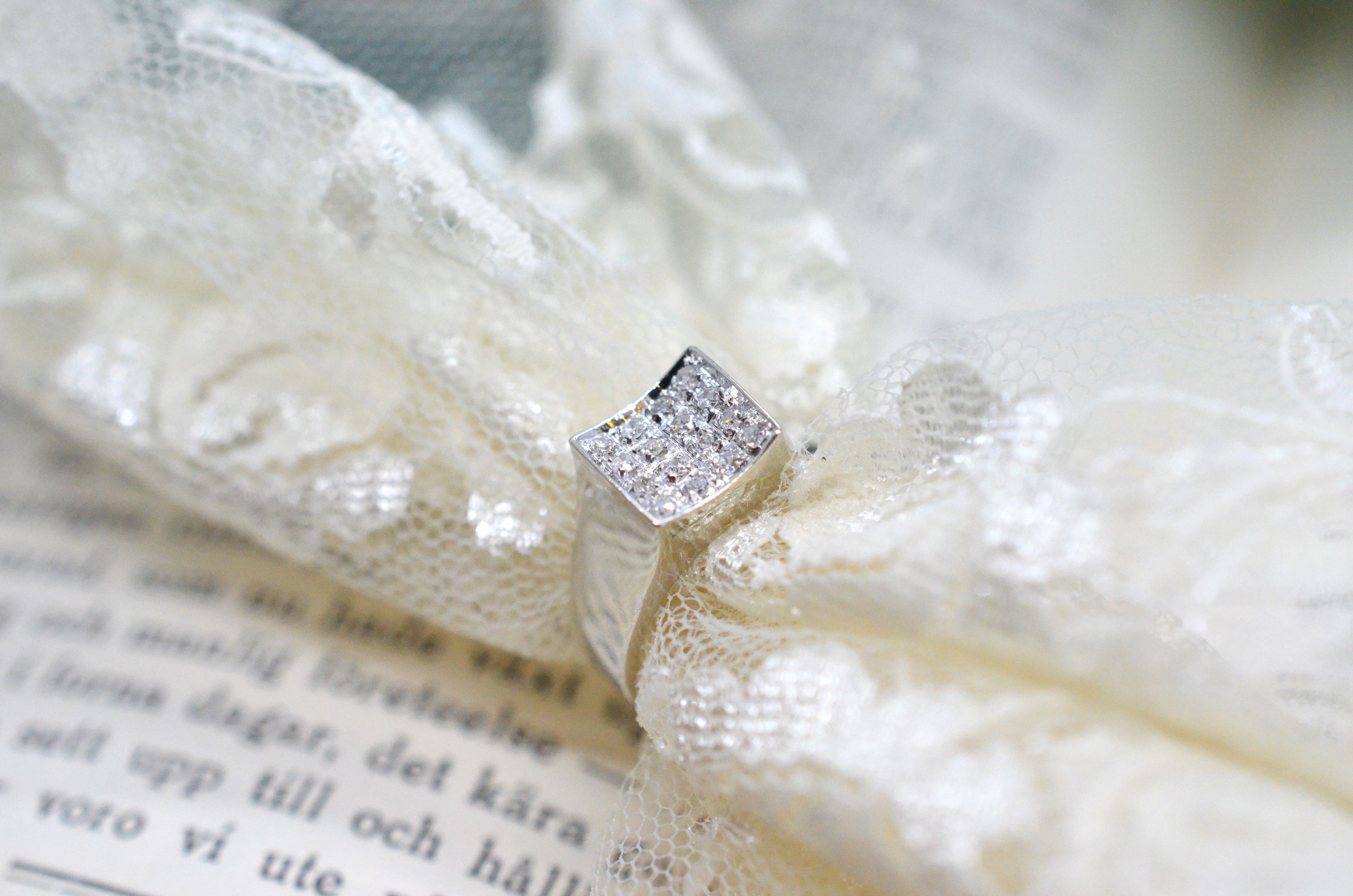 Vintage 18k diamond ring