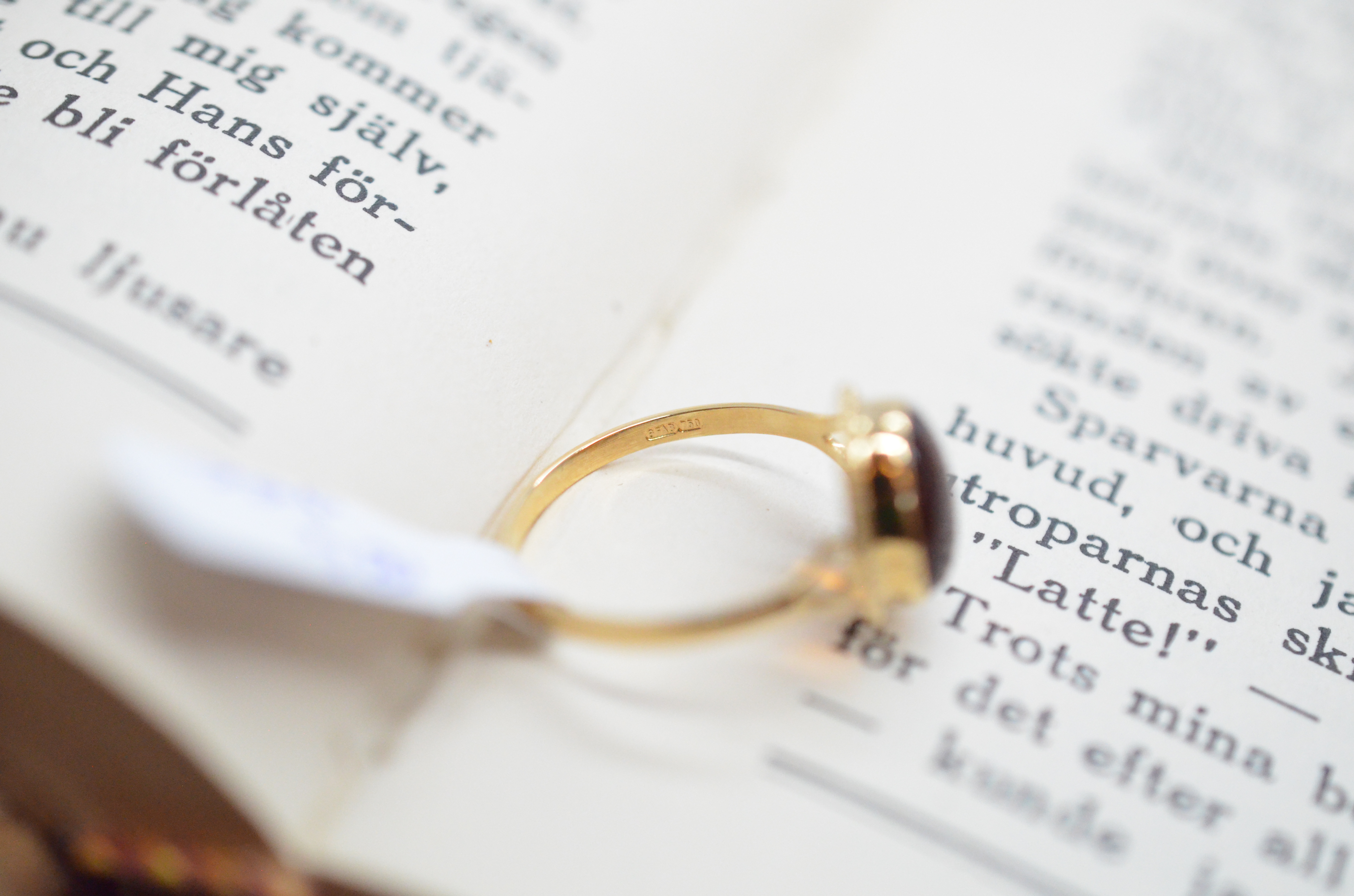 Second Hand 18k ring with amber - 3