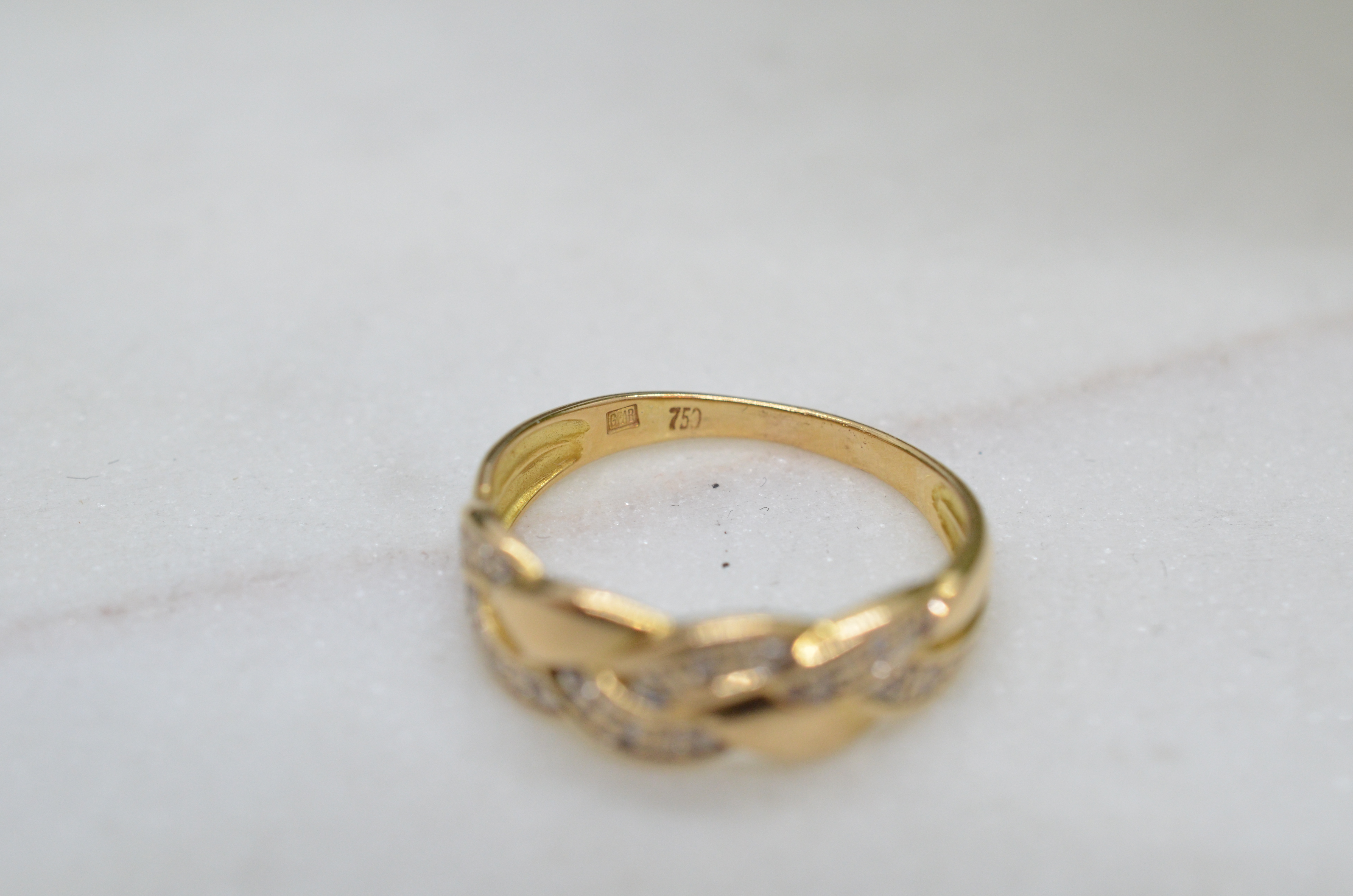 Second Hand 18k ring with diamonds - 4