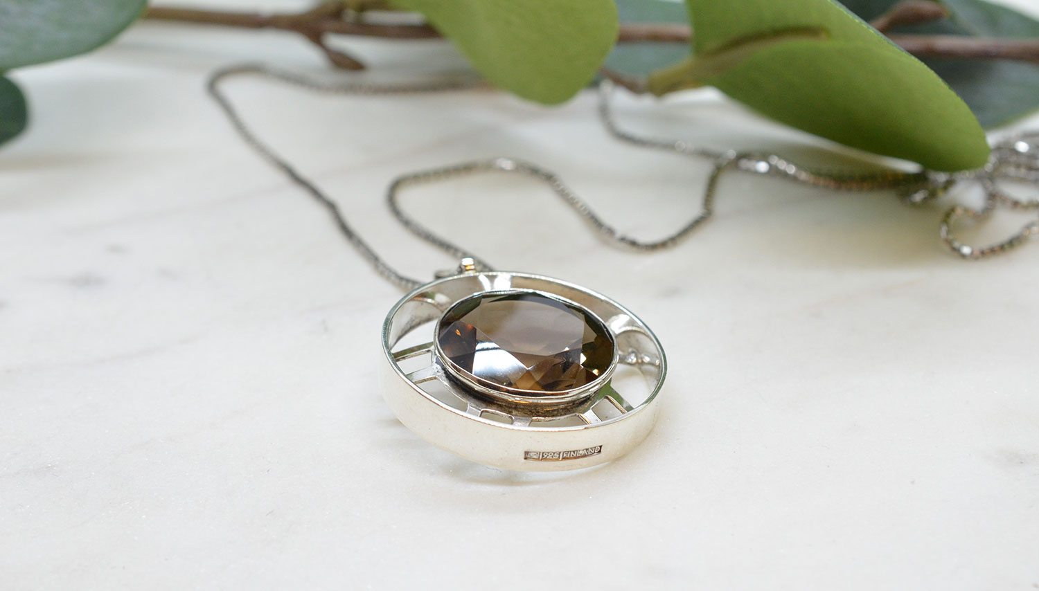 Vintage & Second hand Jewellery, watches, precious stones and silverware 