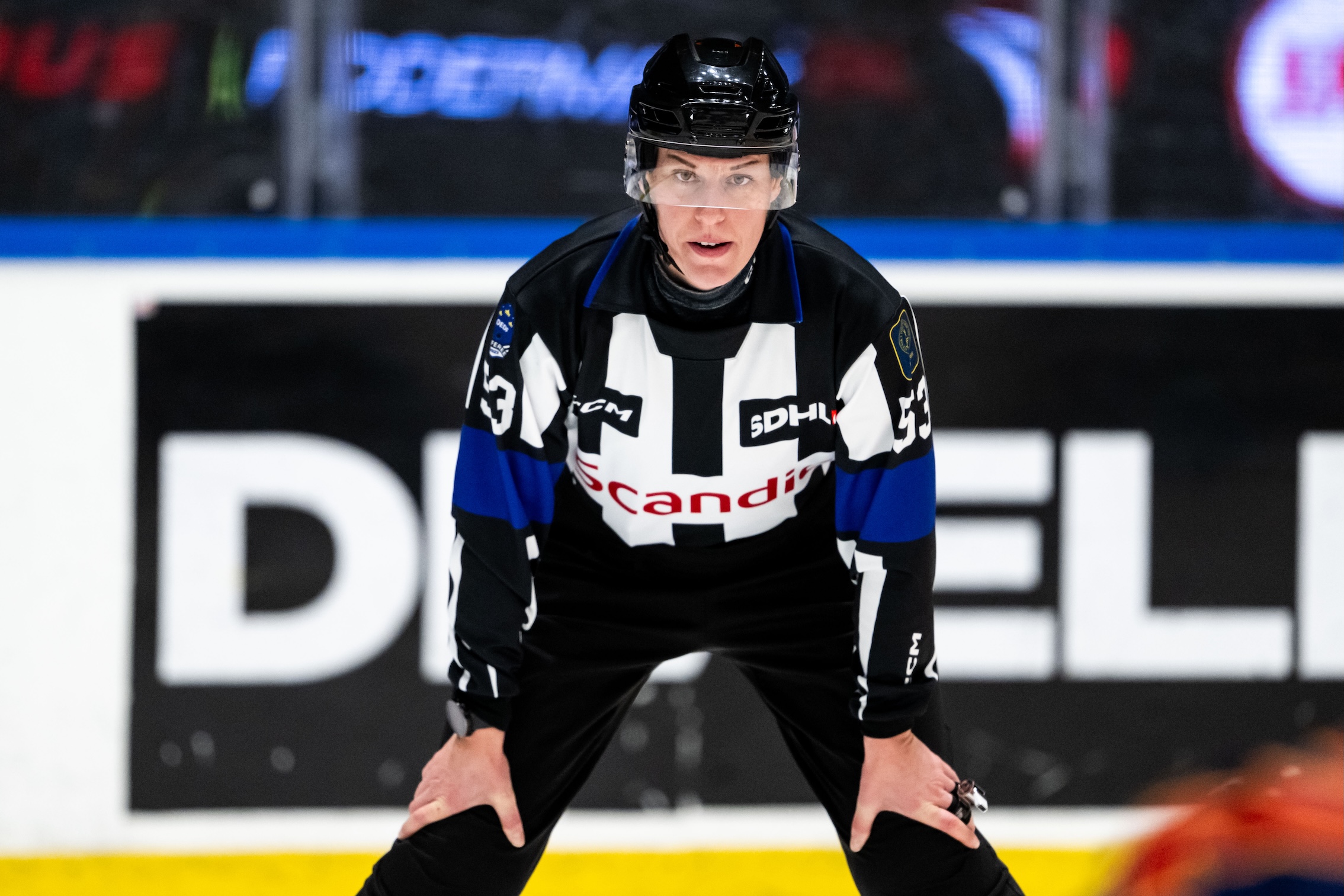 Veronica Lovensnö as an ice hockey referee during a game.