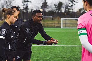 Intervju: Fotbollsdomare Dwight Dyce
