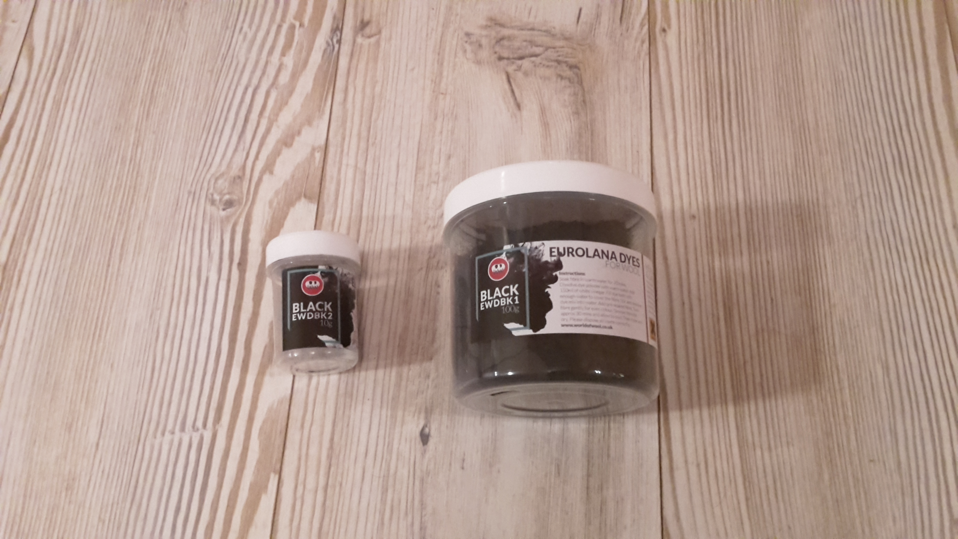 Ull färg 100 g. 