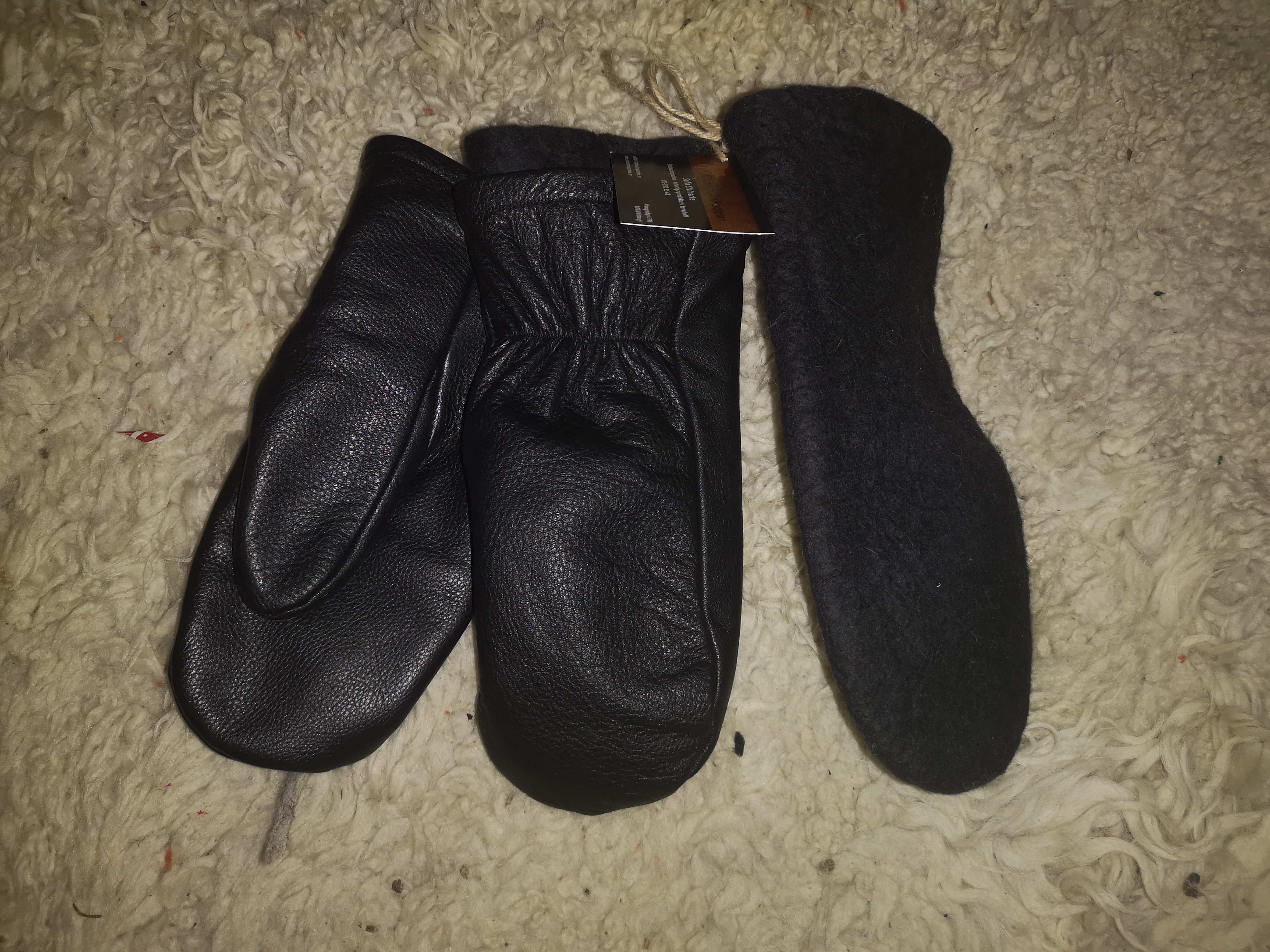 Paket Järvhandsken, modell smidig och 2 par tovade innervantar .