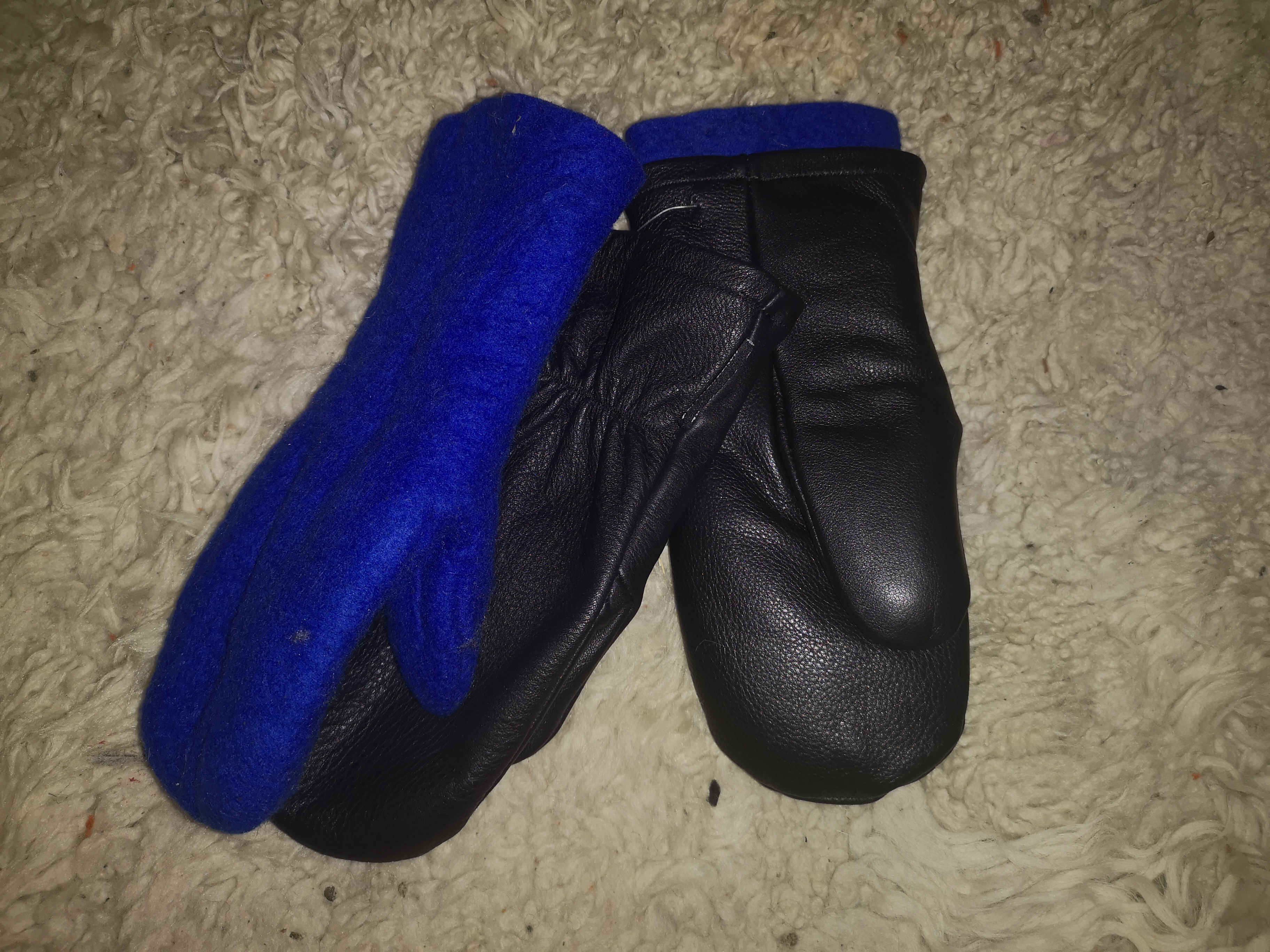 Paket Järvhandsken, modell smidig och 2 par tovade innervantar .