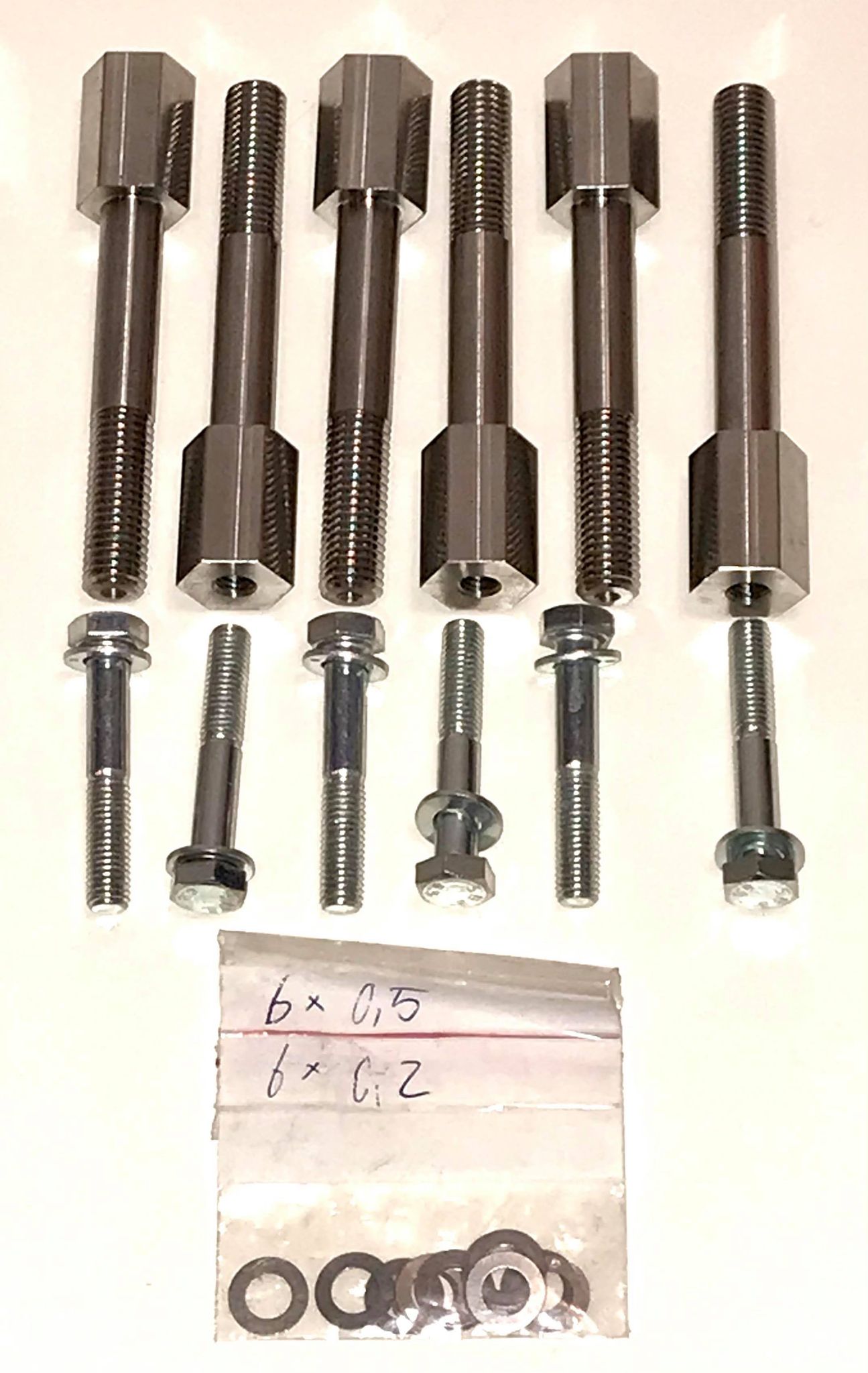 Bolts for V4 Rocker axle support
