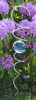 Vindspel Spiral Medium (Mörkblå Glaskula)