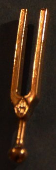 Pin Stämgaffel Guld
