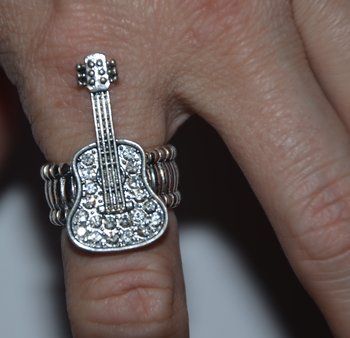 Ring Gitarr Strass Vit