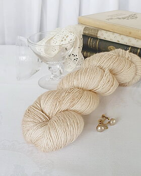 Emelilyknits Dreamy Silk 100g  Glamour