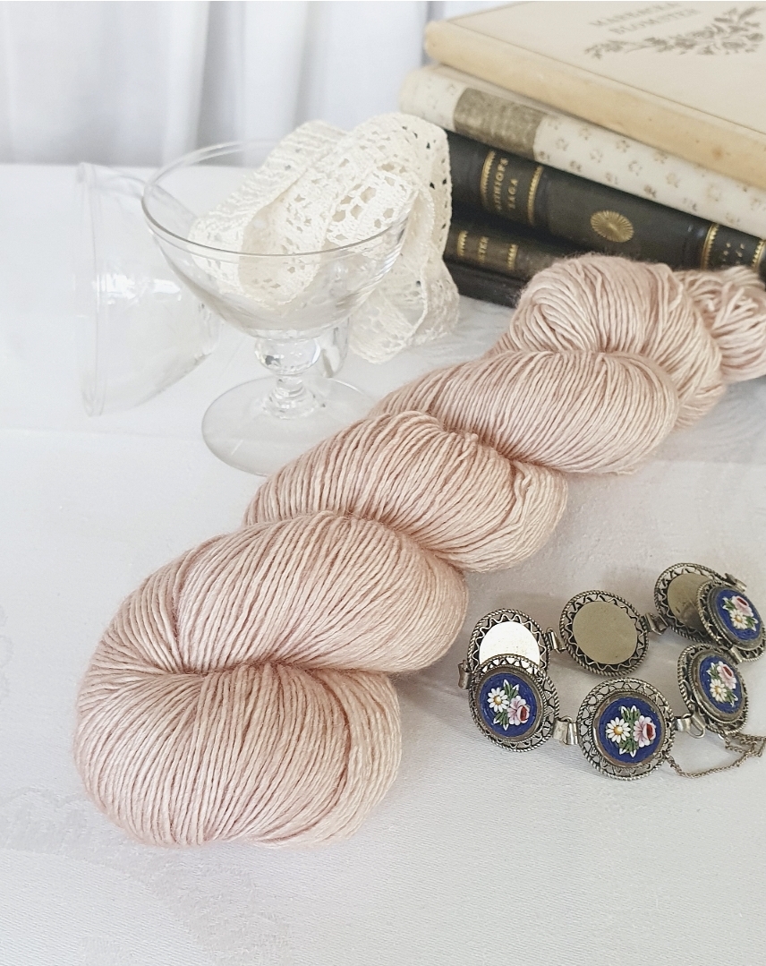 Emelilyknits Dreamy Silk 100g  Loveliness