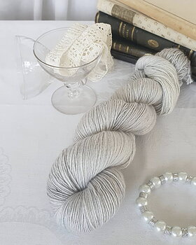 Emelilyknits Dreamy Silk 100g  Finesse