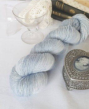 Emelilyknits Dreamy Silk 100g  Charm