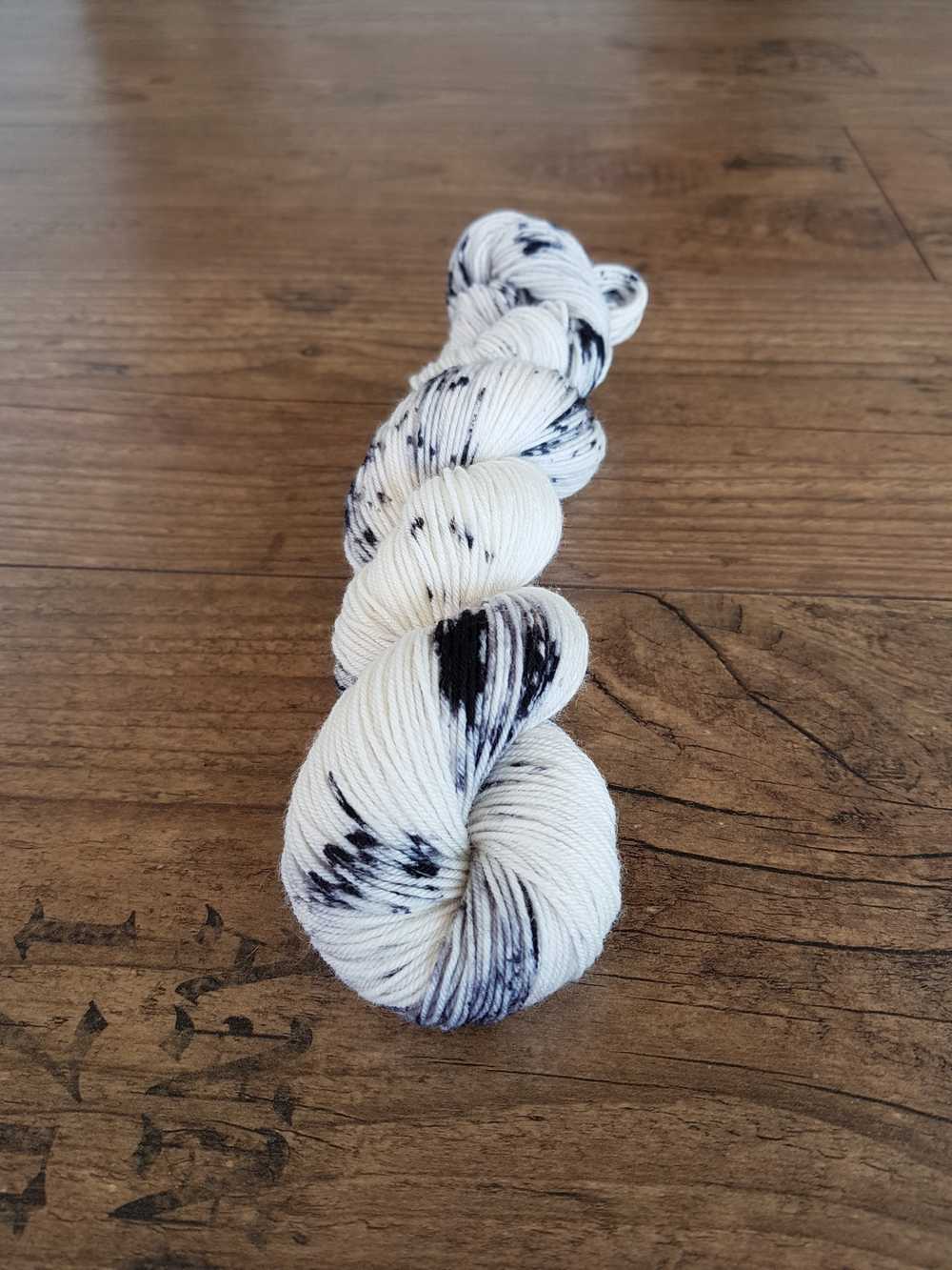 Handfärgat Sockgarn 50g  Speckled Liquorice 
