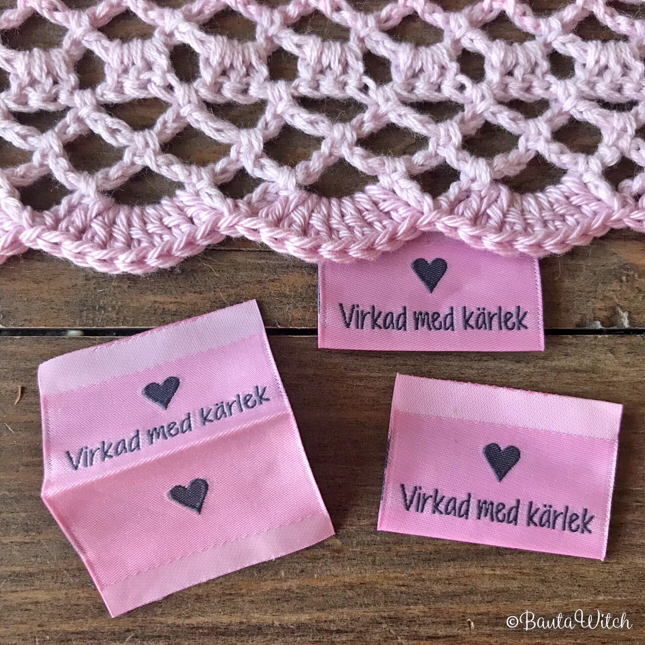 Vävda etiketter "Virkad med kärlek" i 3-pack
