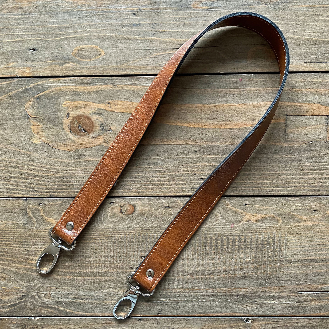 Axelrem 70 cm, vintage konjak med silverhakar
