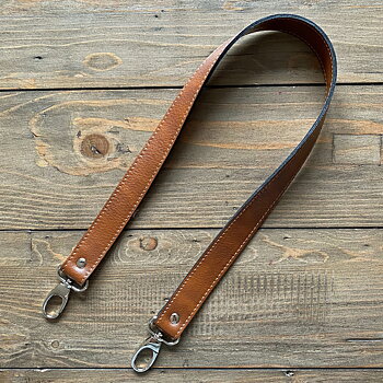 Axelrem 70 cm, vintage konjak med silverhakar