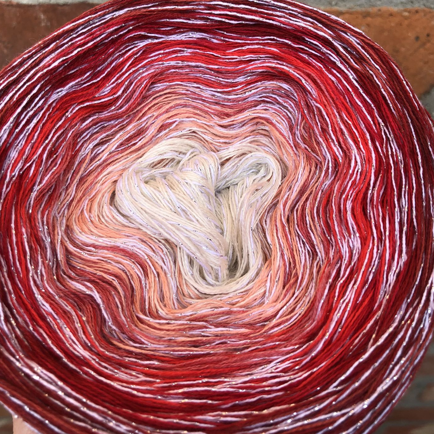 LoLa YarnCake Glitter, Red Wedding (750 m) - 2