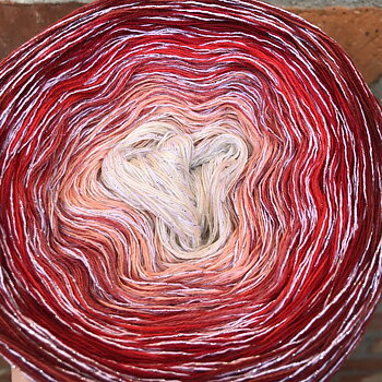 LoLa YarnCake Glitter, Red Wedding (750 m)