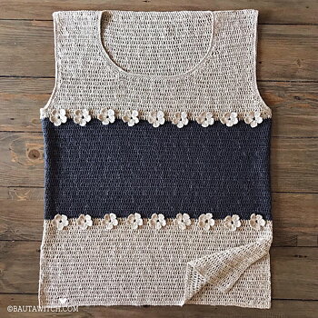 "Linne-a", oversized topp med blommor i linnegarn