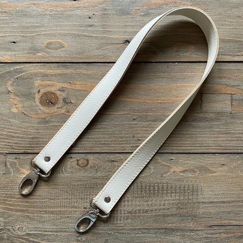 Axelrem 70 cm, creme med silverhakar