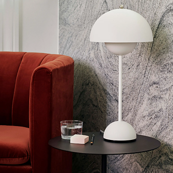 Flowerpot  VP3  bordslampa matt vit