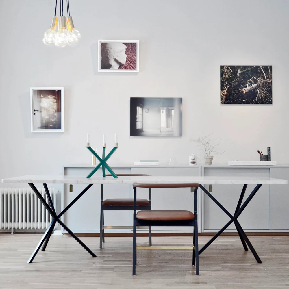 Matbord NEB Rektangulär med skiva i Carrara marmor