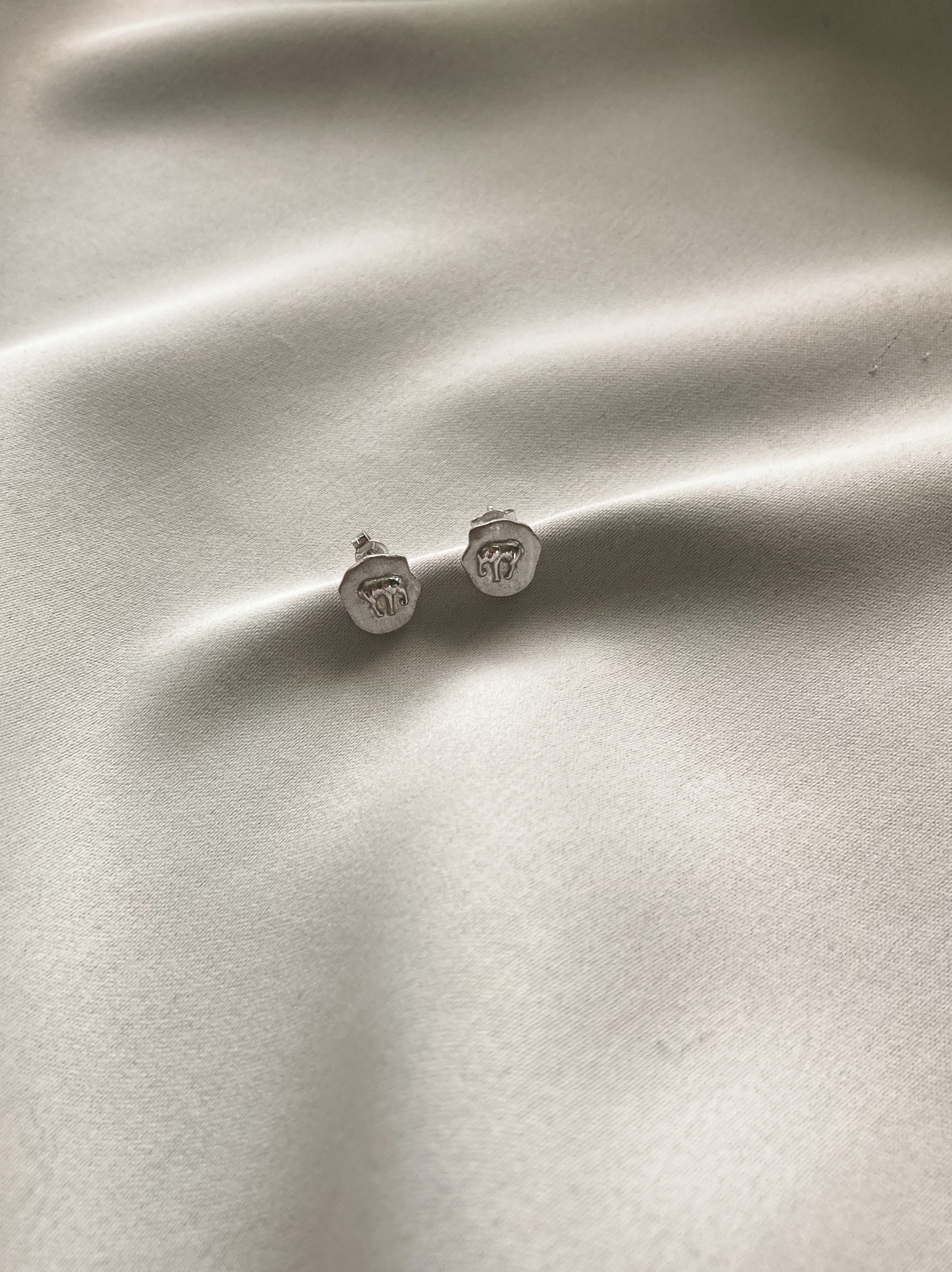 Letters elephant stud ear silver - 2