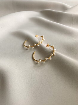 Pearl hoop ear gold