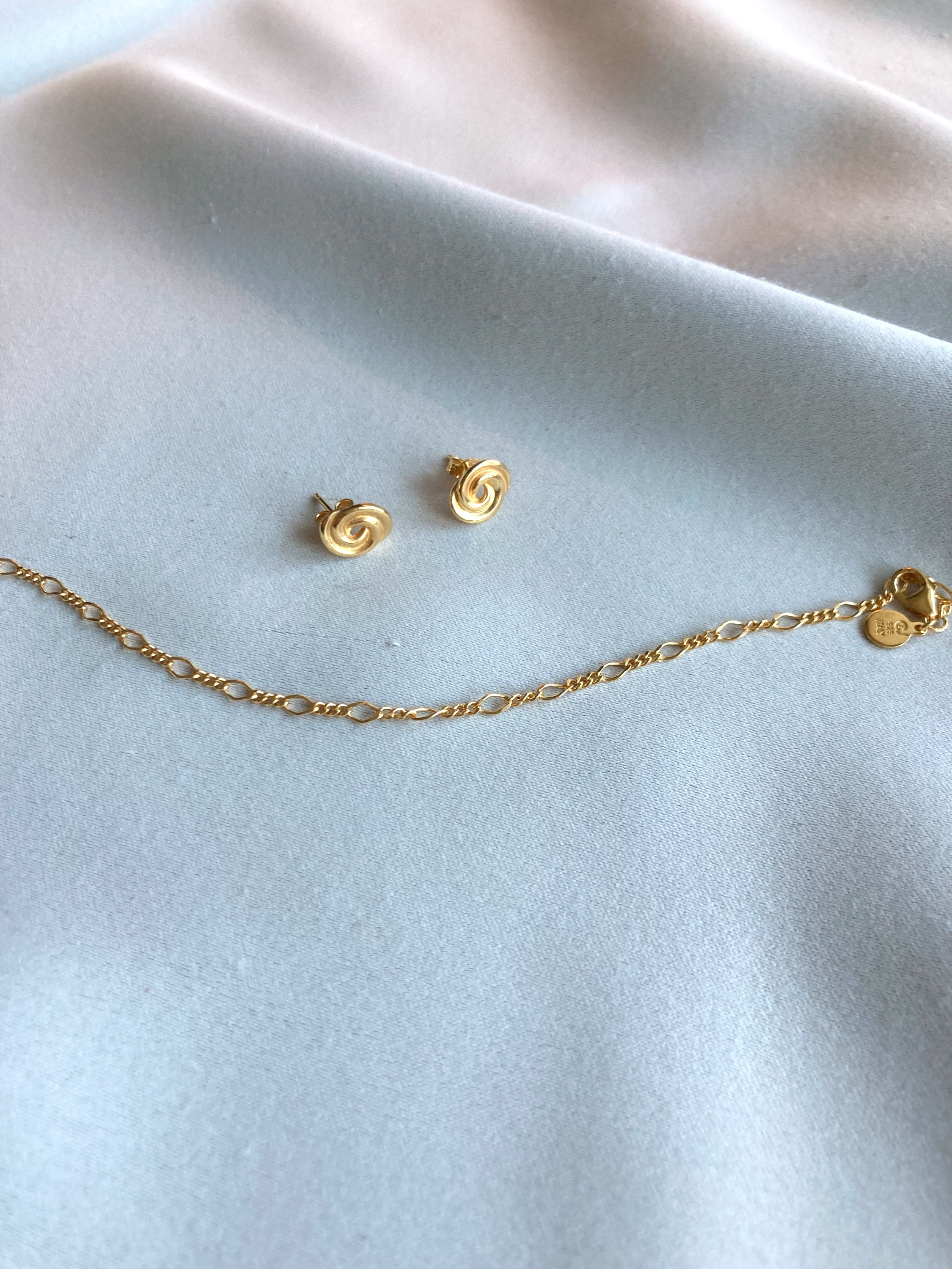 Letters figaro brace gold - 2