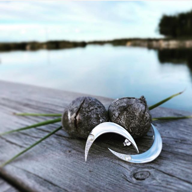 One moon ear silver pair - 3