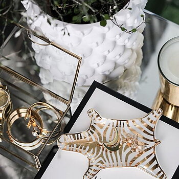 One moon ear gold pair