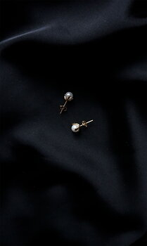 Pearl small stud ear Gold